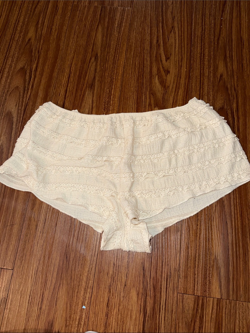 Bozzolo Cream Lace Cami and Shorts Set - Picture 4 of 5
